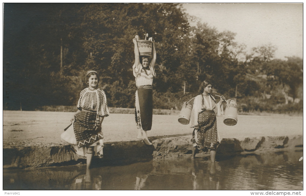 ROUMANIE - ROMANIA - BUCURESTI - Femmes Allant Chercher De L'eau - Collect. A. BELLU - Roemenië