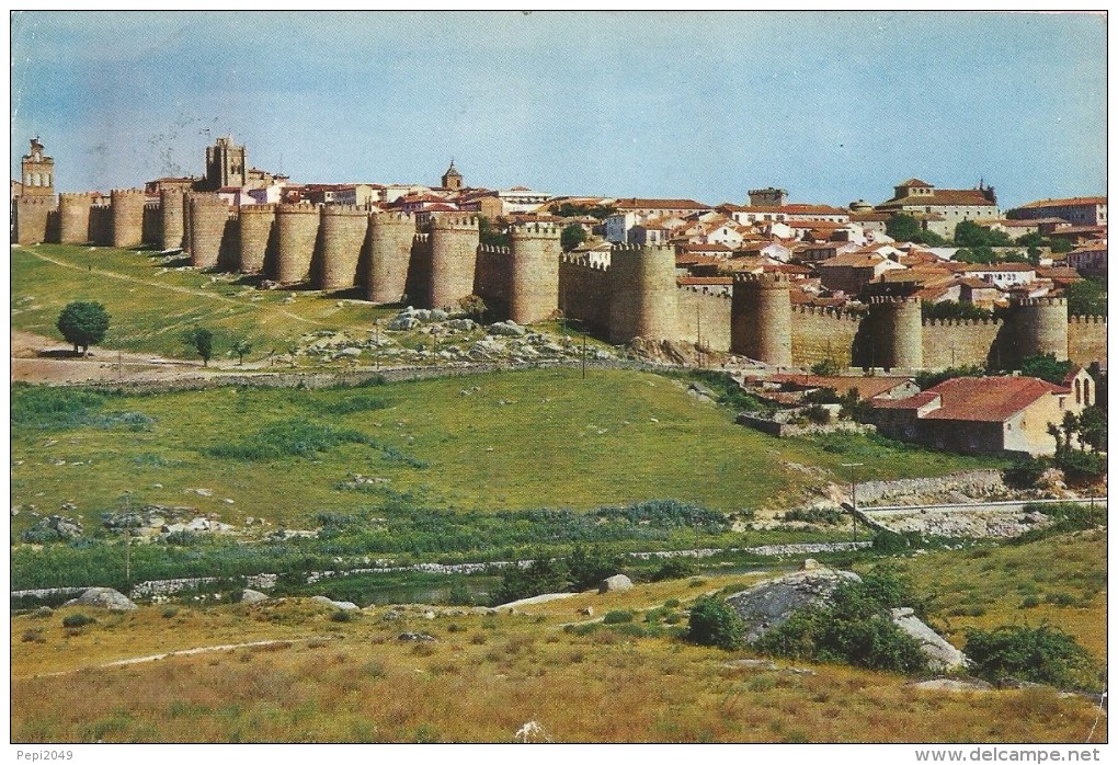 P1071 - POSTAL - AVILA - VISTA PARCIAL Y MURALLAS - Ávila