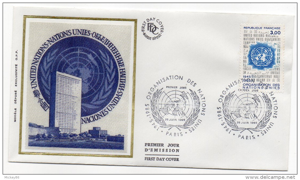 1985--enveloppe 1er Jour - FDC "Soie" --NATIONS  UNIES---cachet  PARIS--75 - 1980-1989