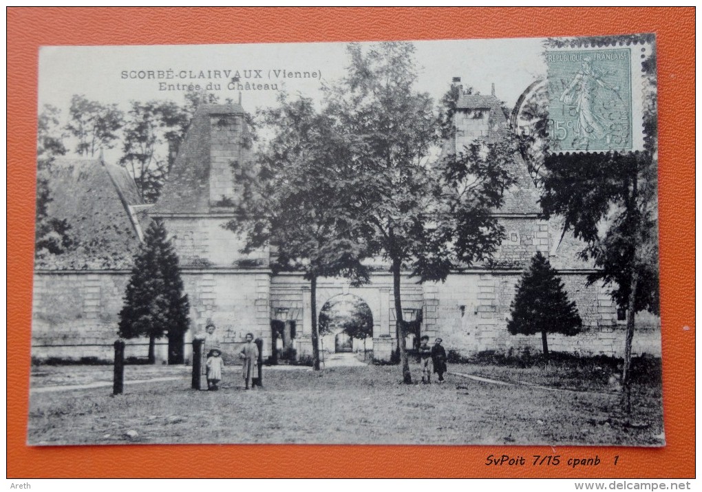 86 - SCORBE CLAIRVAUX - Entrée Du Château - Animé - Scorbe Clairvaux
