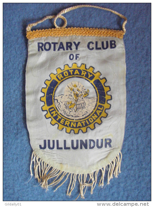 FANION / PENNANT:     JULLUNDUR. (INDE).  -   ROTARY CLUB  INTERNATIONAL. - Autres & Non Classés