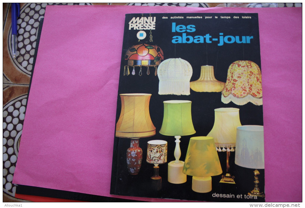 VINTAGE LES ABAT-JOUR-  LAMPSHADES ->DES ACTIVITES PR LES LOISIRS CREATIFS ->LES ABAT-JOUR DESSAIN ET TOIRA MANU PRESSE - Autres & Non Classés