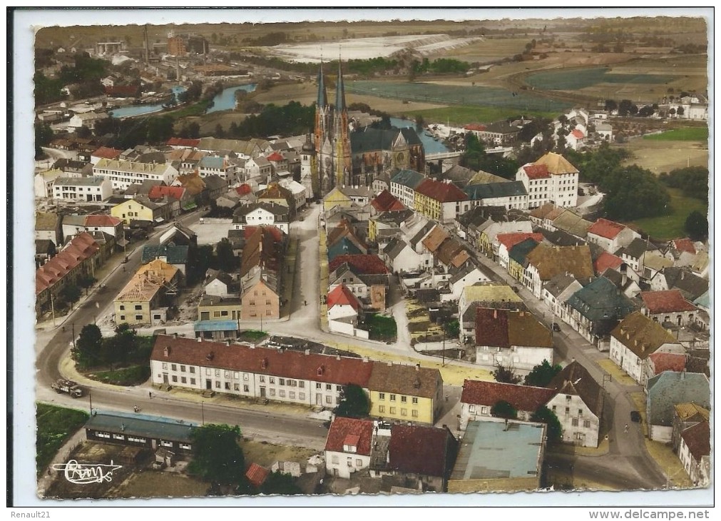 Sarralbe-Vue Aérienne-Le Centre-(CPSM) . - Sarralbe