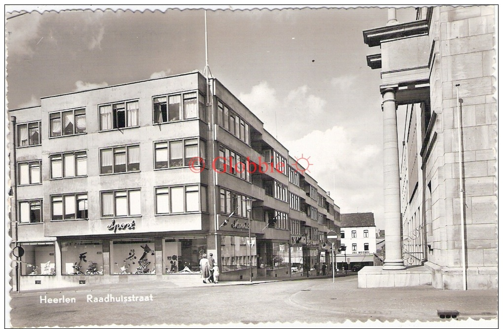 Heerlen Raadhuisstraat Met Sportwinkel, Echte Fotokaart 1960 - Heerlen