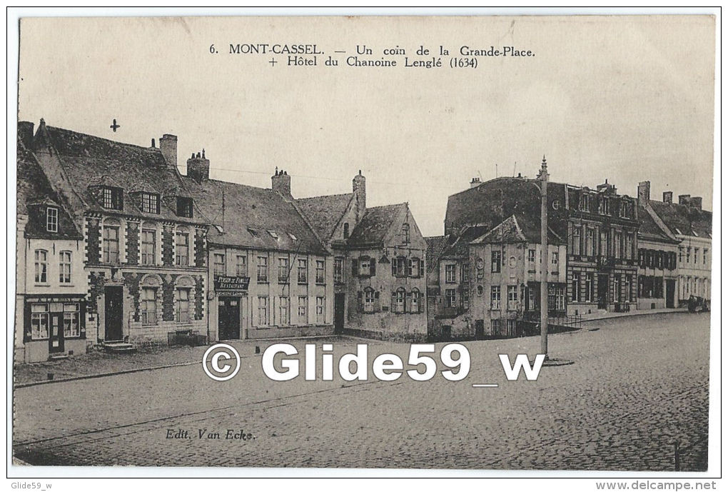 MONT-CASSEL - Un Coin De Grande-Place + Hôtel Du Chanoine Lenglé (1634) (Pension De Famille-Restaurant Deheere-Loviny) - - Cassel