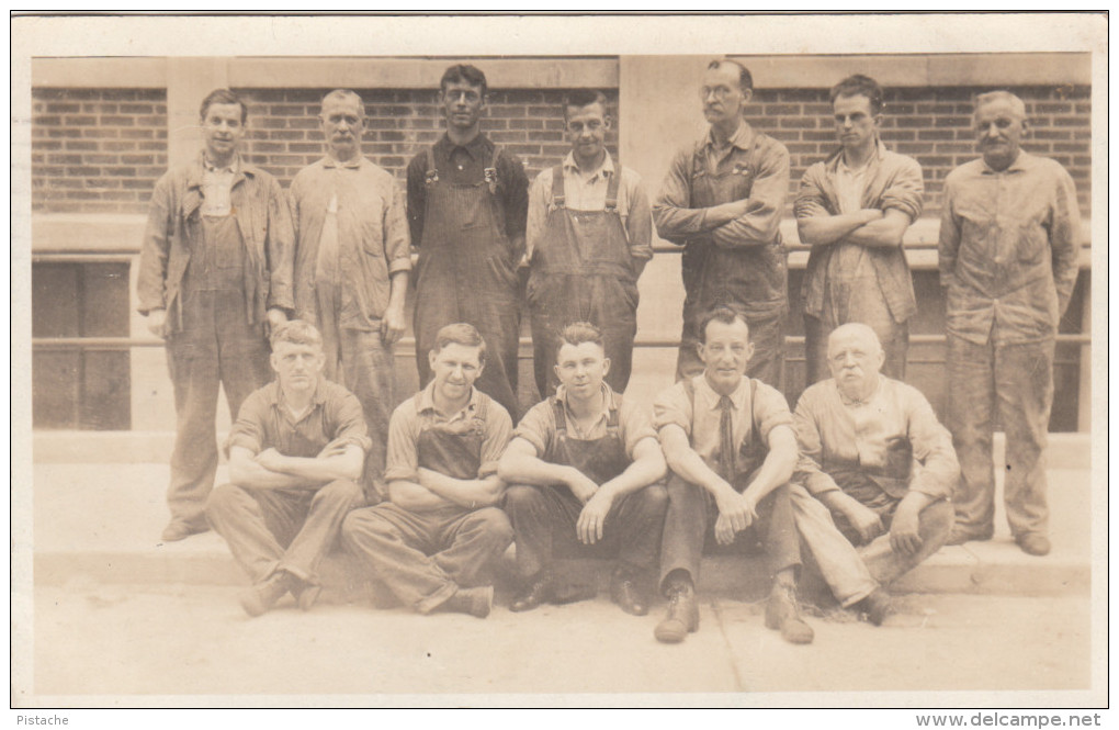 Real Photo - Unidentified Workers - Card Sent From Sanford Maine To Marbleton Québec - Postmark - 2 Scans - To Identify