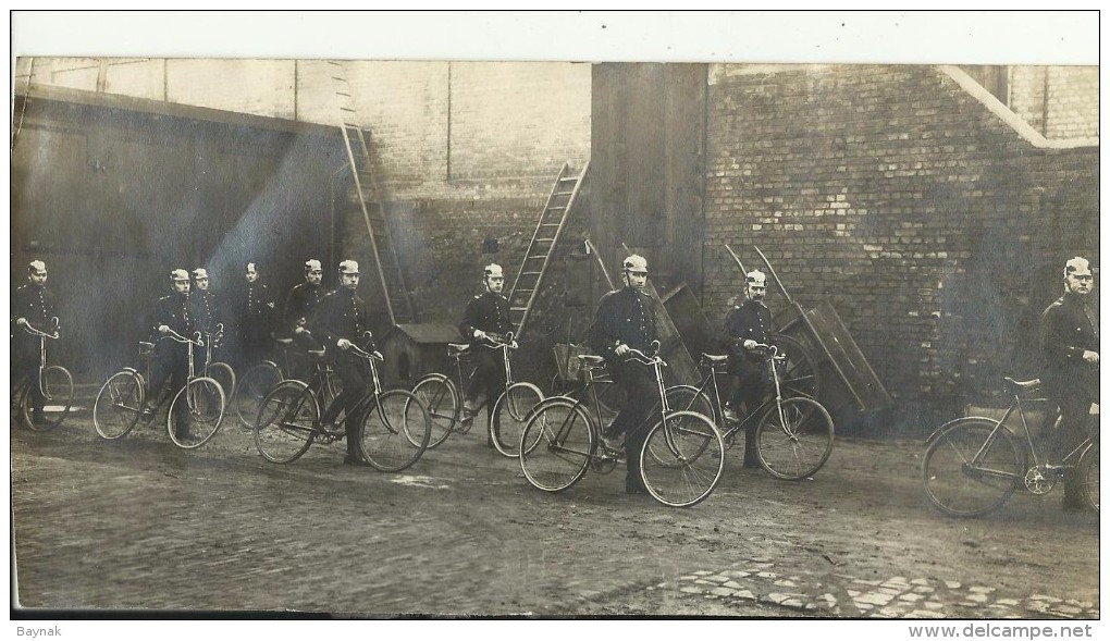 FR2307   --  DIEDENHOFEN   --  NOT AK, PHOTO AUS ALBUM 18 Cm X 9 Cm  --  FEUERWEHR, FIREMAN, FAHRRAD - Thionville