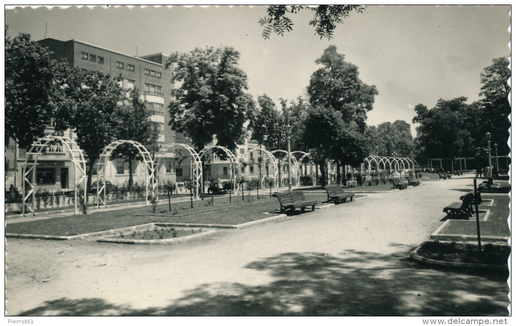 ESPAGNE - PALENCIA - Rosaleda , Paseo Del Salon - Palencia