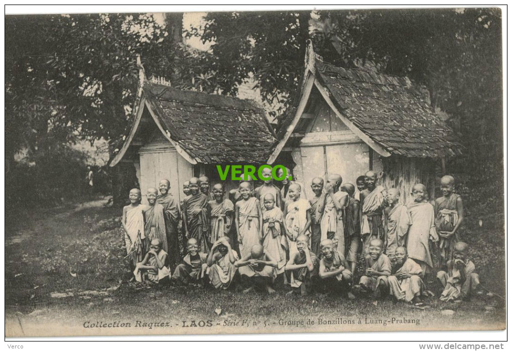 Carte Postale Ancienne De LAOS – GROUPE DE BONZILLONS A LUANG-PRABANG - Laos