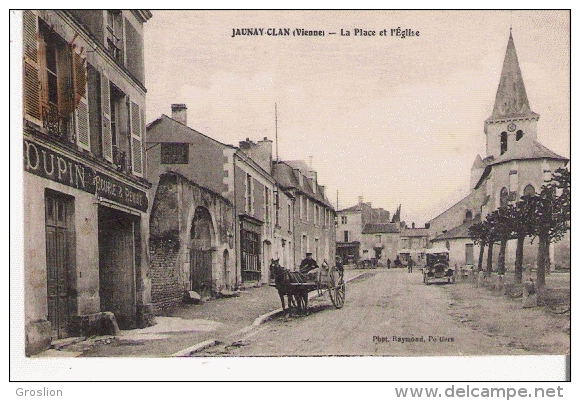 JAUNAY CLAN (VIENNE) LA PLACE ET L'EGLISE (ATTELAGE CHEVAL) - Autres & Non Classés