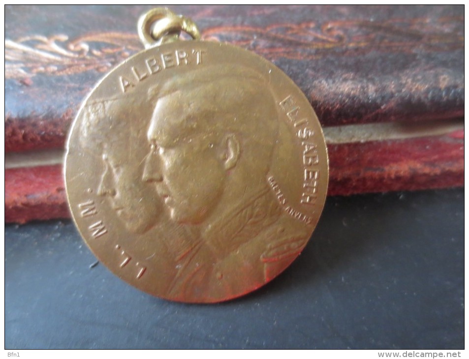 Médaille .ALBERT ELISABTEH - 1914- POUR L´ENFANT DU SOLDAT -GRAVEUR BAETES ANVERS  VOIR  PHOTOS - Belgium