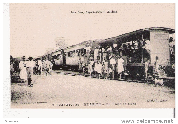 COTE D'IVOIRE 2 AZAGUIE UN TRAIN EN GARE (BEAU PLAN) - Côte-d'Ivoire