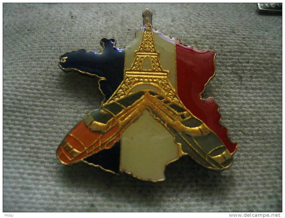 Pin´s 2 TGV En Départ De La Tour Eiffel. Carte De France Bleu, Blanc, Rouge - TGV