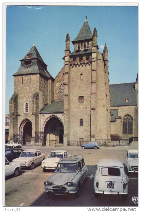 SAINT-BRIEUC - La Cathédrale Saint-Etienne (Voiture Ami8,R4,Simca 1000,1100) - Saint-Brieuc