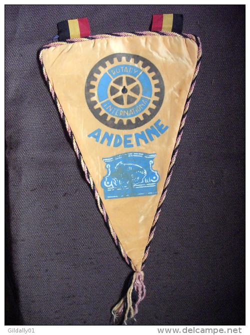 FANION / PENNANT:   ANDENNE (BELGIQUE)  -   ROTARY  INTERNATIONAL. - Autres & Non Classés