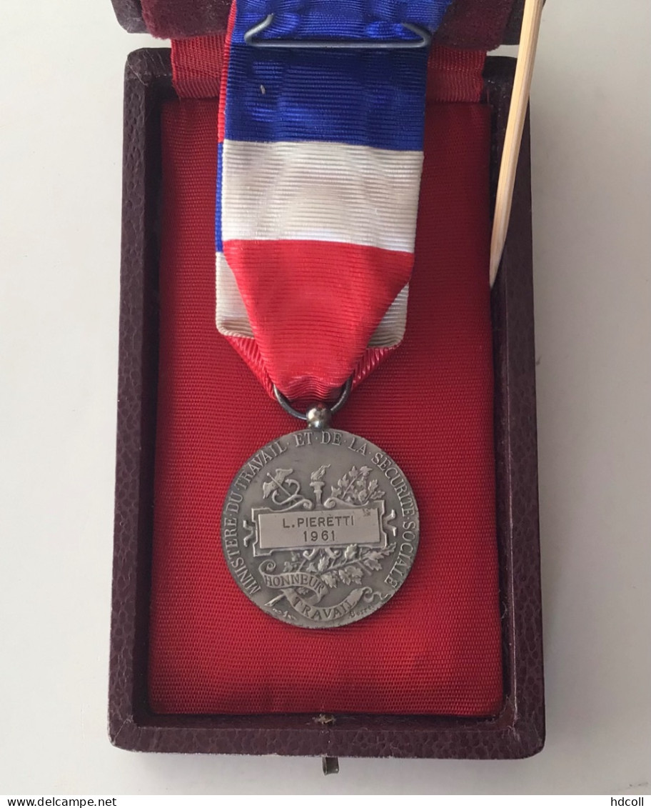 FRANCE - MEDAILLE D’HONNEUR DU TRAVAIL ET DE LA SECURITE SOCIALE 30ans AVEC COFFRET - France