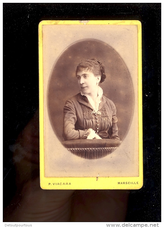 Photographie CDV  Femme  / Photographe P VIACARA R MONTGRAND 10 Place Saint St Ferréol MARSEILLE - Persone Anonimi