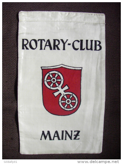 Fanion / Penant:    MAINZ.  (ALLEMAGNE).  -   ROTARY  CLUB. - Mainz