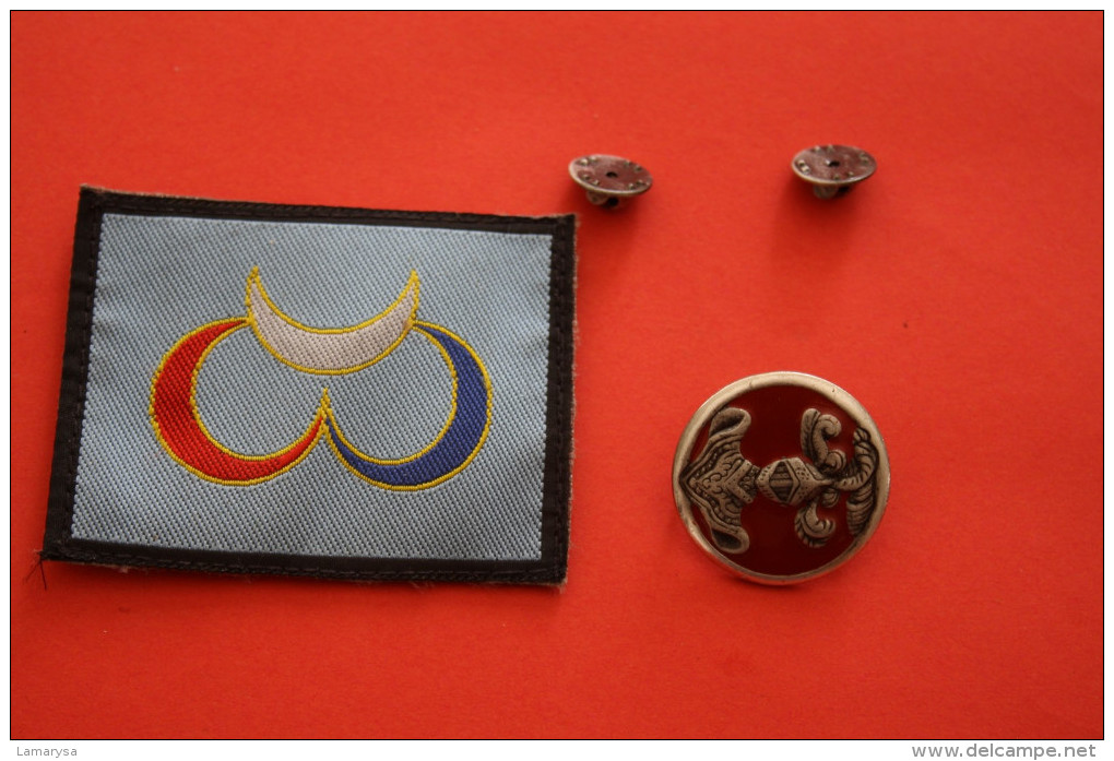 MILITARIA ECUSSON TISSU Brodé 3éme Division Blindée  =>3 CROISSANT TRICOLORE FOND BLEU  + Insigne Arme Blindée Cavalerie