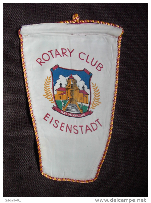 FANION / PENNANT:    EISENSTADT.    (AUTRICHE).  -   ROTARY  CLUB. - Andere & Zonder Classificatie