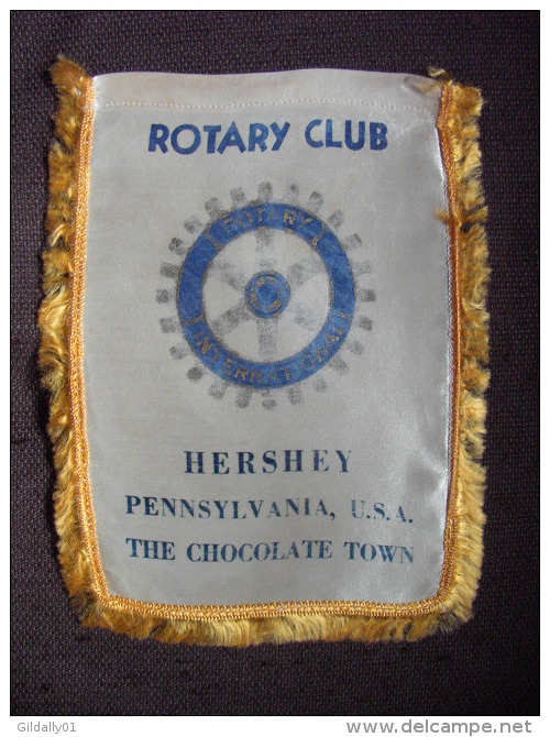 Fanion / Penant:   HERSHEY. PENNSYLVANIA.  (U.S.A.).  -   ROTARY  CLUB  INTERNATIONAL - Stoffabzeichen