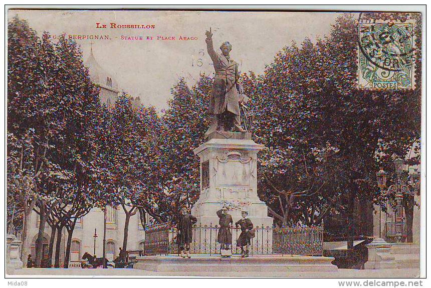 66. PERPIGNAN . STATUE ET PLACE ARAGO. ANIMATION . Editeur LABOUCHE - Perpignan