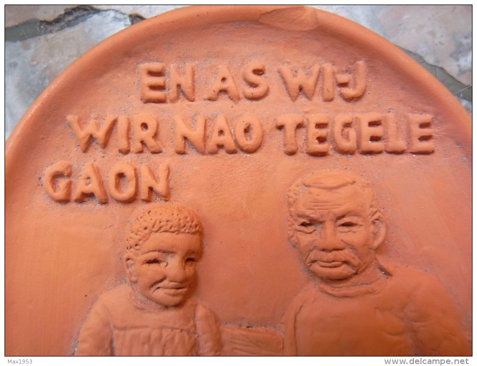 PLAQUETTE OVALE TERRE CUITE - JAC. BONGAERTS TEGELEN - Folklore - JOËS EN PETATTE NELKE- 11 X 15 Cm - Andere & Zonder Classificatie