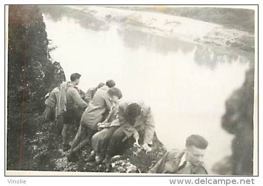 Réf : D-15 4040 : Photographie Format Environ 8.5  X 6 Cm MAI 1946 FALAISE SUR L ADOUR - Lieux