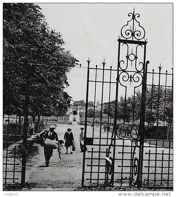 (RECTO / VERSO) HOUILLES SUR SEINE - N° 6056 - ENTREE DU JARDIN PUBLIC ET LA CRECHE AVEC PERSONNAGES - CPA - Houilles