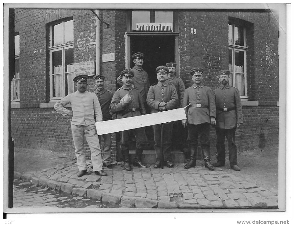 Région De Lille Soldats Allemands Devant Une Habitation Transformée En Maison Du Soldat 1 Photo 1914-1918 14-18 Ww1 Wk1 - War, Military