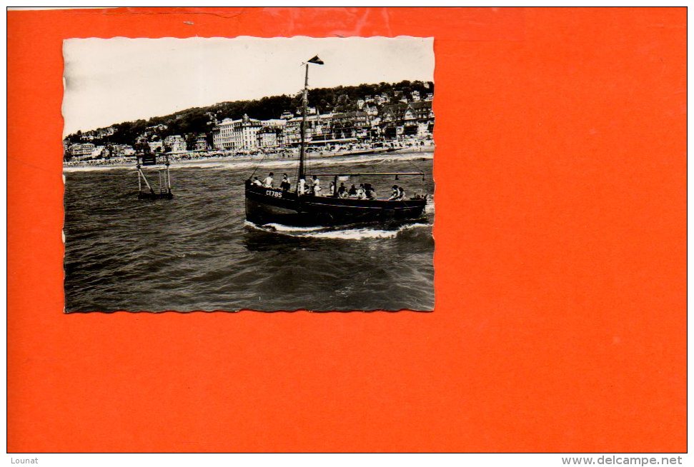 14 DEAUVILLE : Promenade En Mer Et La Plage - Bâteau (photo De Dimensions 8.8 X 6.5) - Autres & Non Classés