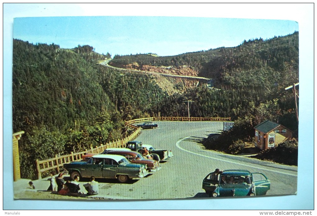 AT Picturesque Perce, P.Q. , Canada - Le Belvedere - Voiture - Percé