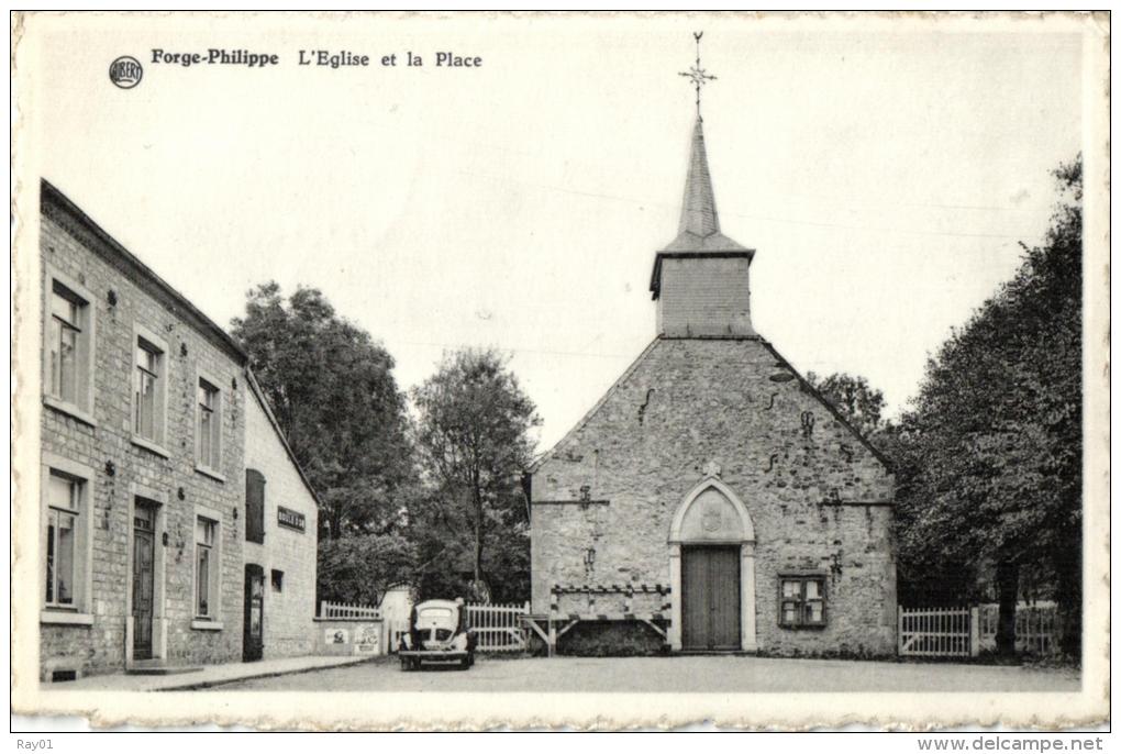 BELGIQUE - HAINAUT - MOMIGNIES - FORGE-PHILIPPE - L´Eglise Et La Place. - Momignies