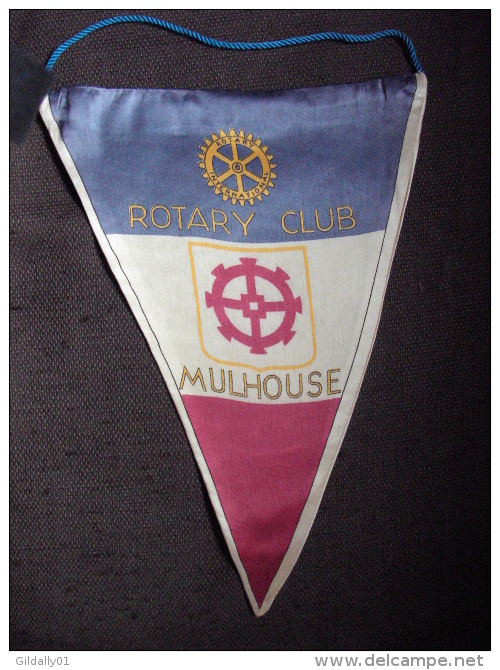 FANION / PENNANT:    MULHOUSE.  (FRANCE).  -   ROTARY  CLUB  INTERNATIONAL - Autres & Non Classés