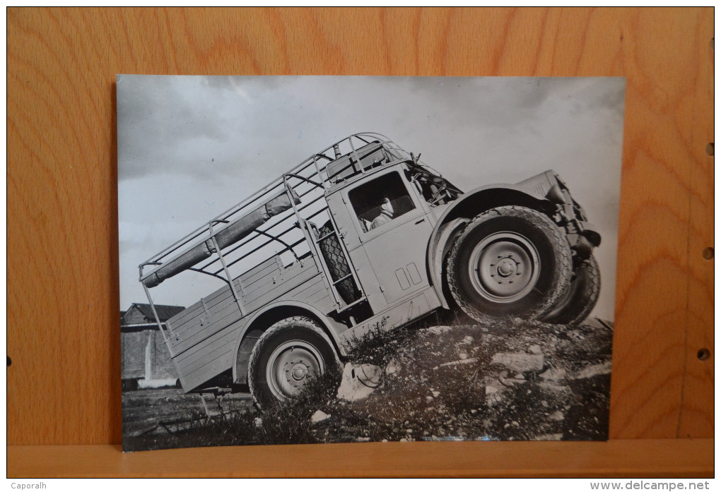 8 Photos originales  de camions et tracteur FIAT.Direzione stampa e propaganda. (Notice en italien)