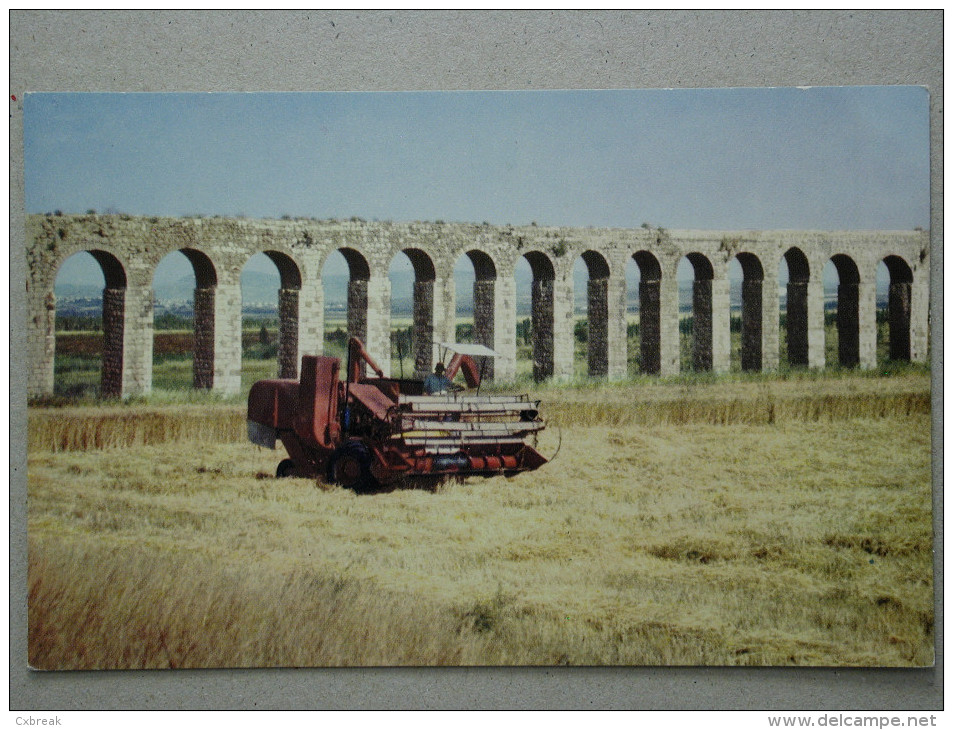 Moissonneuse-Batteuse, Combine, The Ancient Aqueduct Near Nahariya - Israele