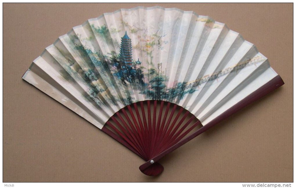 EVENTAIL BOIS BAMBOU ? PAPIER - DECOR ASIE - CHINE - 27 Cm - 2 SCANS - Fans