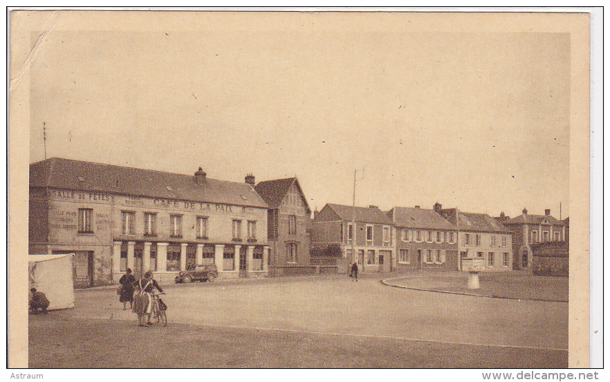 Cpa-60-bresles-cafe De La Paix,place De L'hotel De Ville-personnage-edi Combier - Other & Unclassified