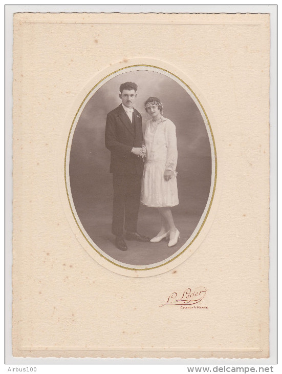 PHOTO MAISON L. LEGER PHOTOGRAPHE LIBRAIRE CHARLY SUR MARNE COUPLE DE MARIÉS - Persone Anonimi