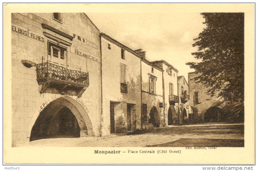 24/ CPA - Monpazier - Place Centrale - Autres & Non Classés