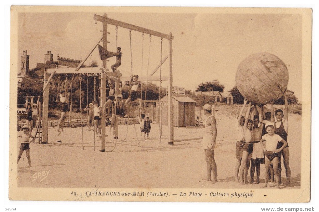 LA TRANCHE SUR MER. - Culture Physique Sur La Plage - Gimnasia