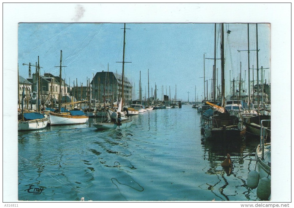 CPM COURSEULLES SUR MER Dans Le Bassin Des Yachts - Courseulles-sur-Mer