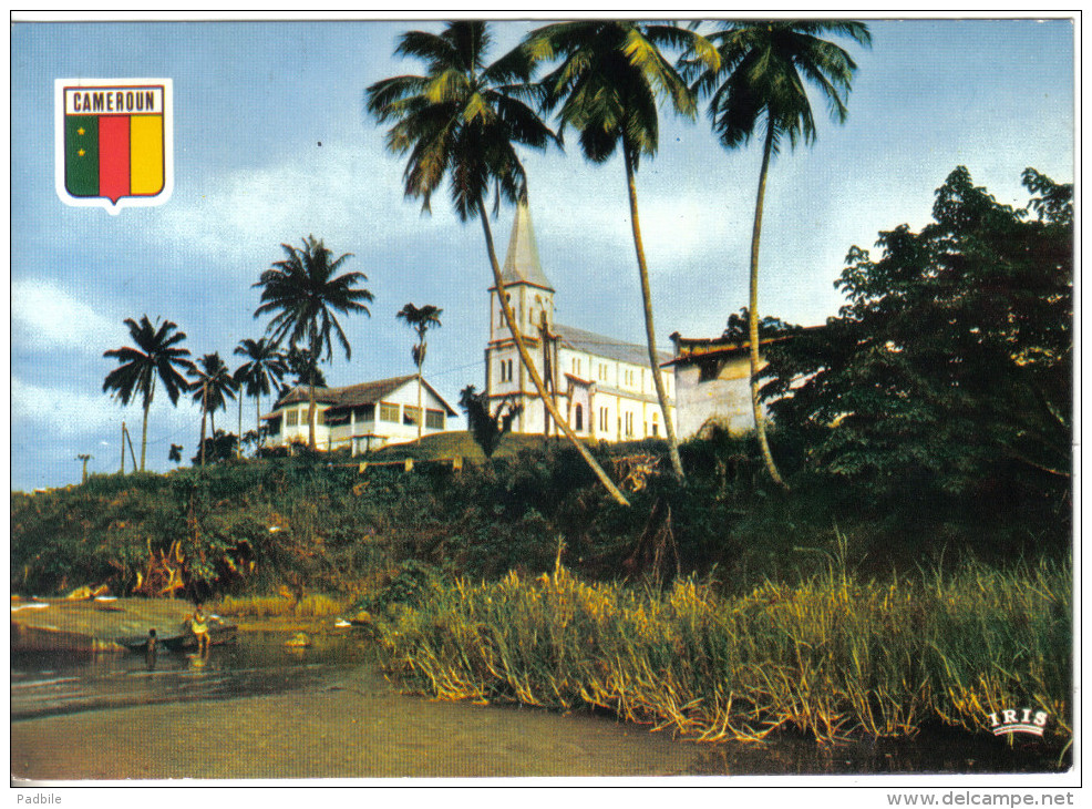 Carte Postale Afrique  Cameroun Kribi   L'église Hoa-Qui N° 6993  Trés Beau Plan - Camerun