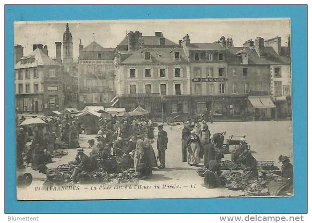 CPA 19 - Marchands Ambulants Marché Place Littré AVRANCHES 50 - Avranches