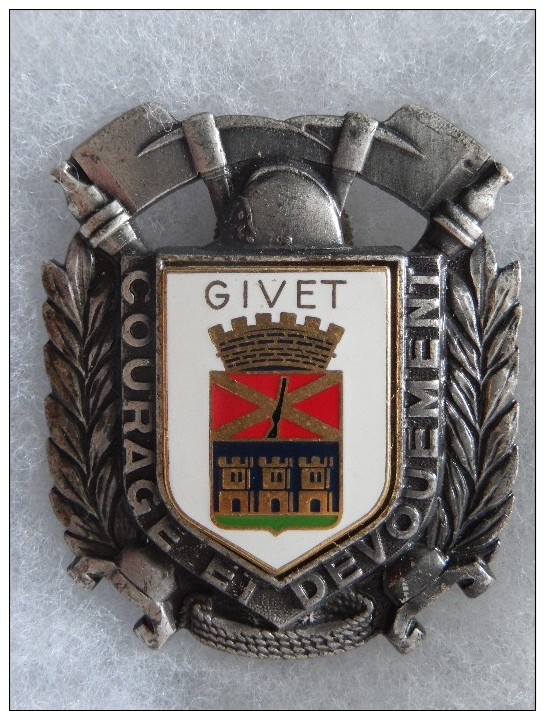 INSIGNE SAPEURS POMPIERS - OBSOLETE - GIVET - Pompiers