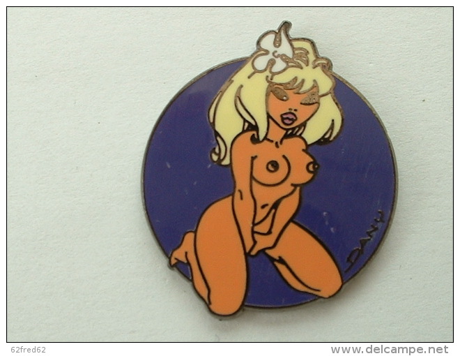 Pin´s PIN UP´S - DANY - BANDE DESSINEE - Quelques éraflures Dans Le Bleu à Droite - Pin-ups