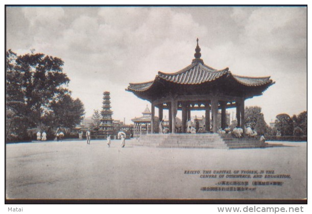 KOREA NORD POSTCARD KEIZYO.THE CAPITAL, OF TYOSEN, IS THE CENTRE OF COMMERGE, AND EDUCATION. - Corea Del Norte