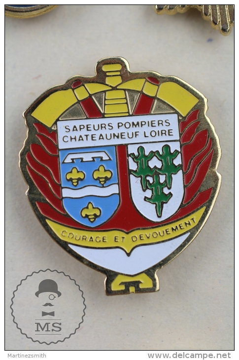 Chateauneuf Loire France Sapeurs Pompiers Fireman/ Firefighter - Pin Badge #PLS - Bomberos