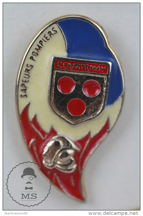 Courtenay France Sapeurs Pompiers Fireman/ Firefighter - Pin Badge #PLS - Pompiers