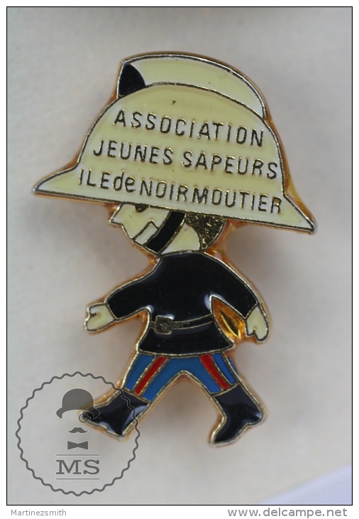 Association Jeunes Sapeurs Pompiers Ile De Noir Moutier - Pin Badge #PLS - Bomberos